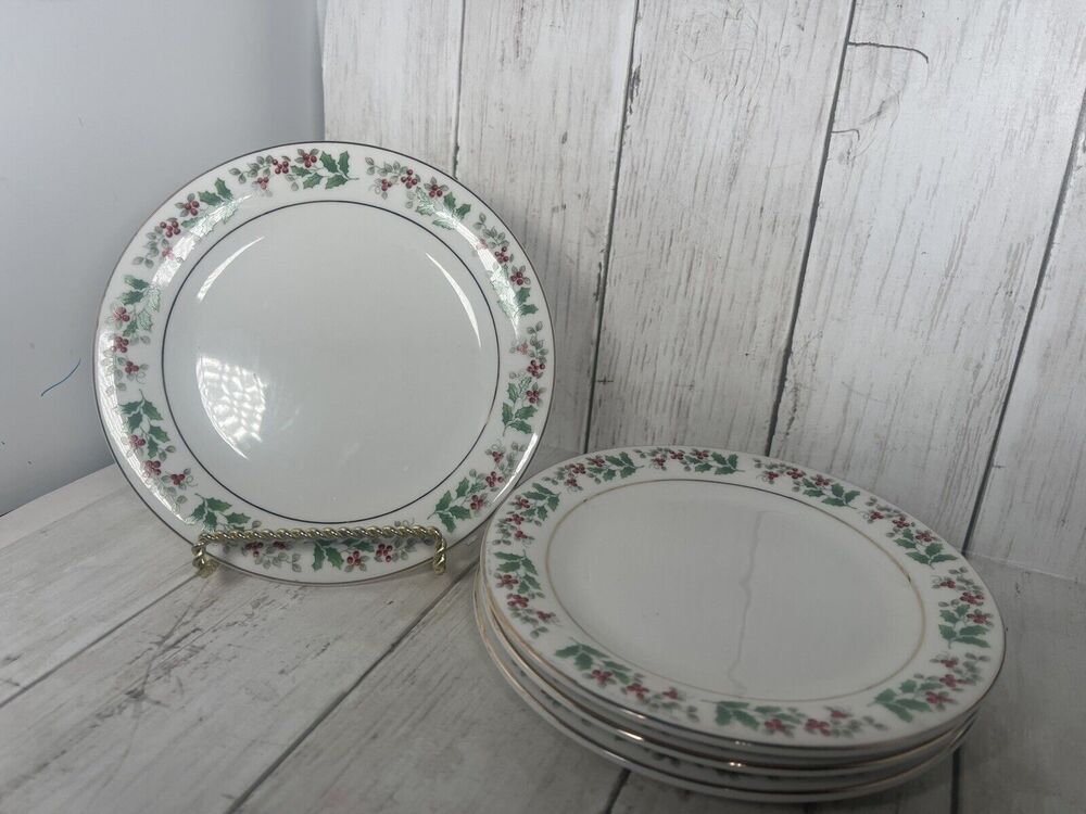 Gibson Everyday Christmas Charm Holly Berry Lot 4 Salad Lunch Dessert Plate